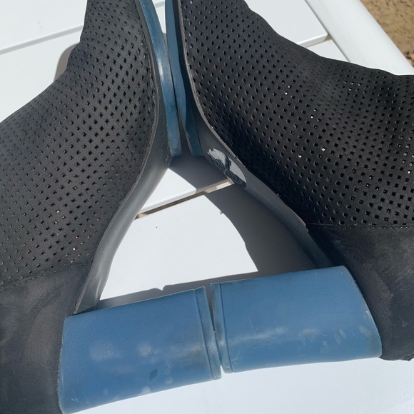 Camper Miriam Perforated Black leather blue heel booties 7.5-8 (European 38) - Picture 13 of 16